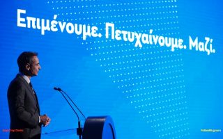 Mitsotakis says priority lies in saving jobs