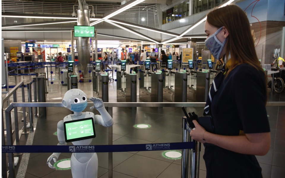 Robot reminds travelers of safety regulations at Athens Airport