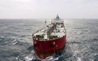Global refiners shun tankers carrying Venezuelan oil