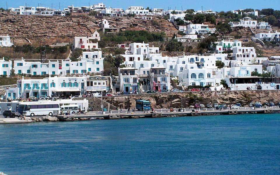 Party crackdown on Mykonos leads to one arrest
