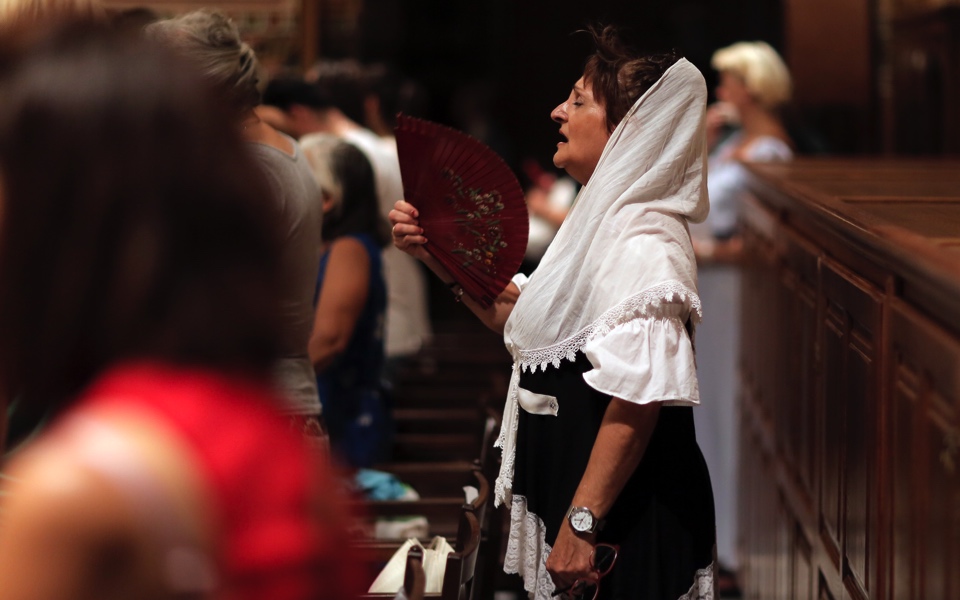 Greeks most religious in EU, survey shows
