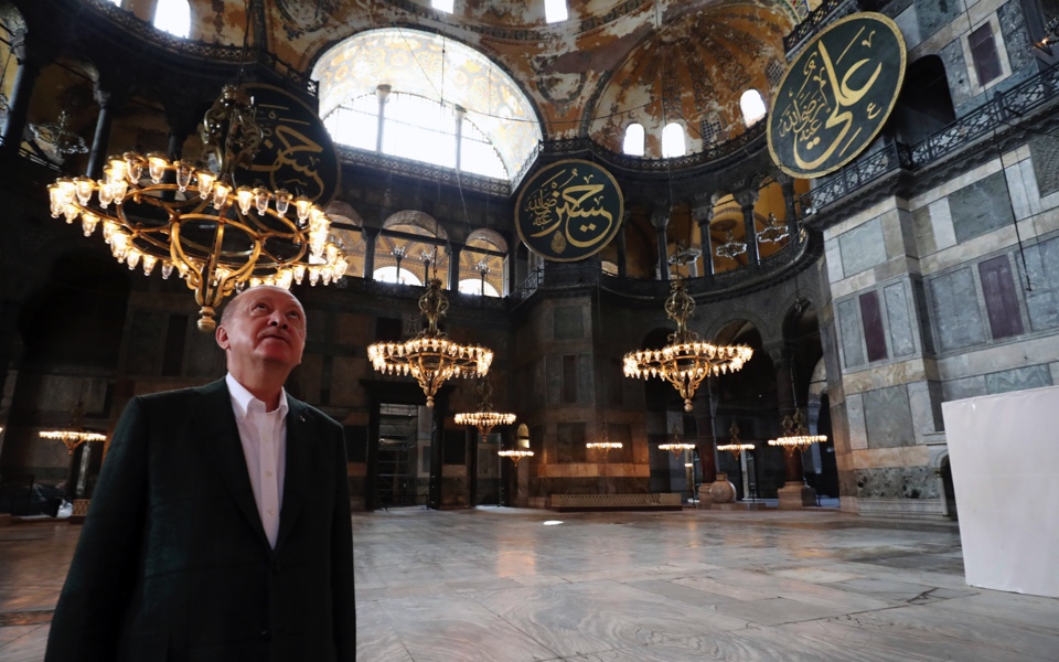 Hagia Sophia mosaics to be covered with curtains during prayers