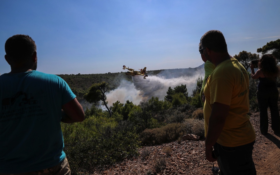 Fire near Lavrio contained