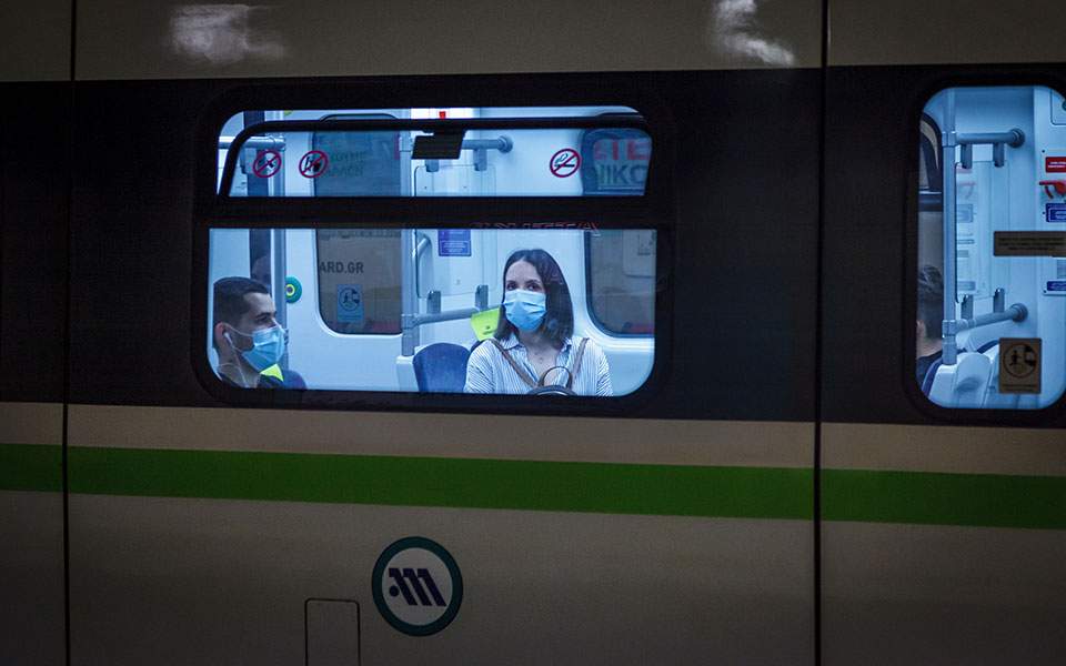 Coronavirus: Masks to be compulsory at more indoor public spaces in Greece
