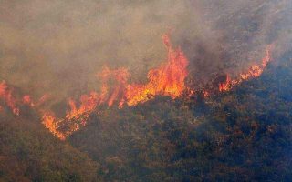 Two fires break out in Keratea, Ilia