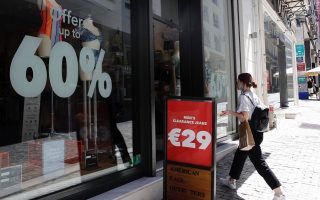 Retailers expect further losses this sales period