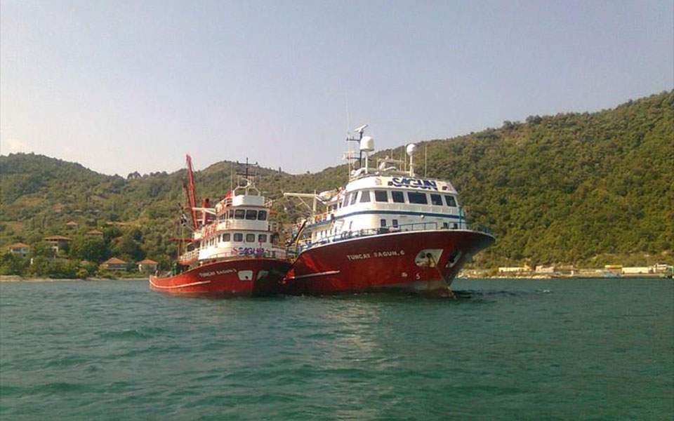 Turkish fishing vessels spotted off Mykonos