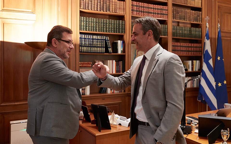 Mitsotakis congratulates Pfizer’s CEO over vaccine breakthrough