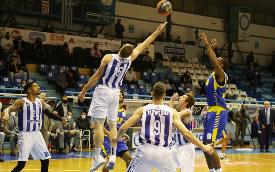 Panathinaikos and AEK stay perfect in Basket League