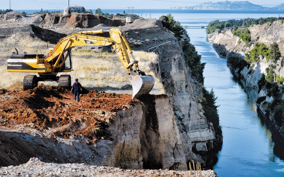Work to reopen Corinth Canal continues