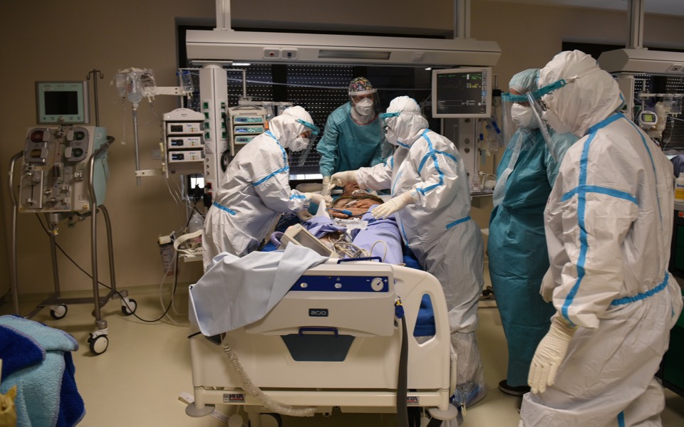 ICUs under pressure with 346 intubated patients 