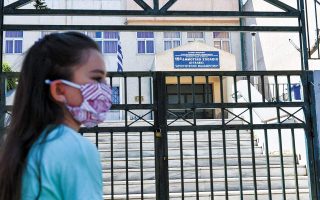 Teacher gets suspended term for violating mask law