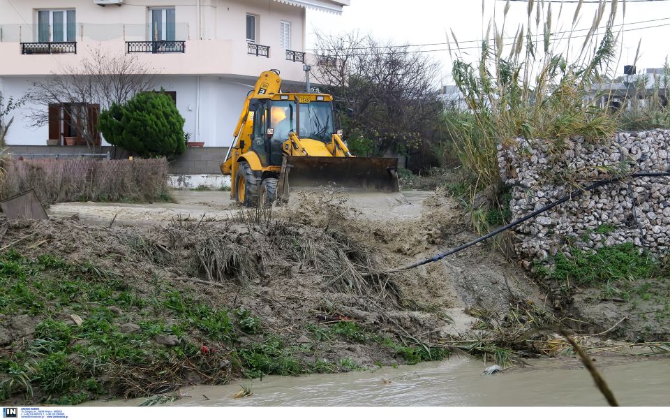 Heavy rain causes flooding in Crete