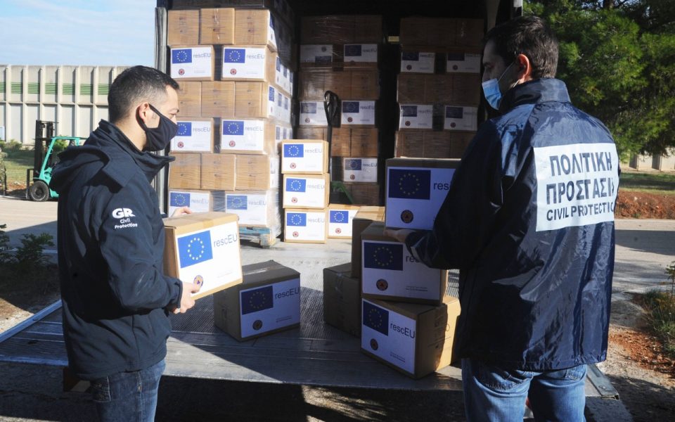 Greece sends France 500,000 medical gloves