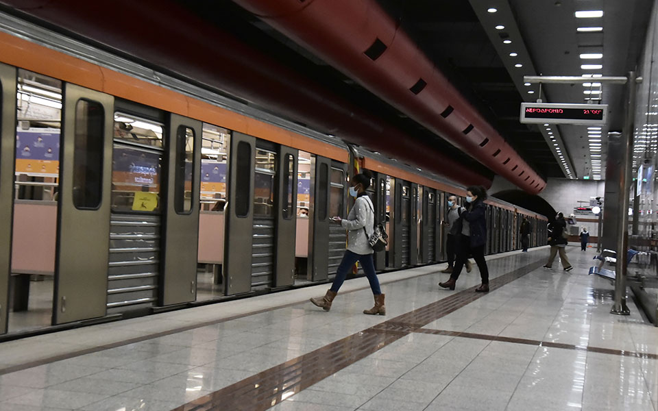 More metro stations close after scuffles between police and protesters in Athens
