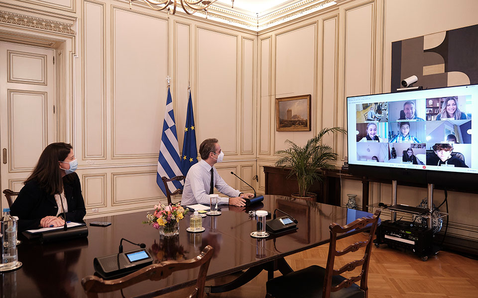 We’ll reopen schools when experts say so, Mitsotakis tells students