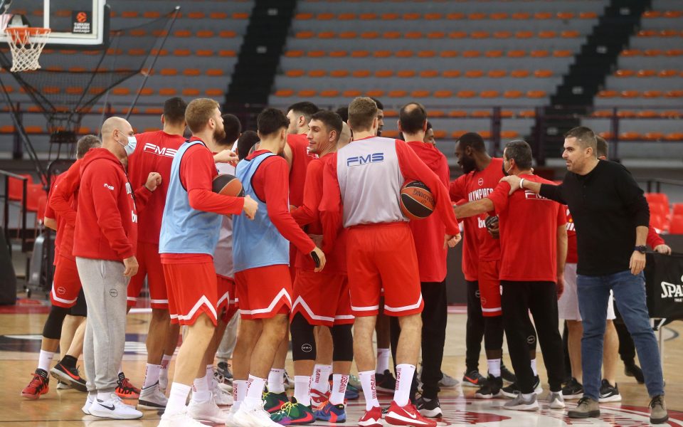 Olympiakos basketball team goes into isolation
