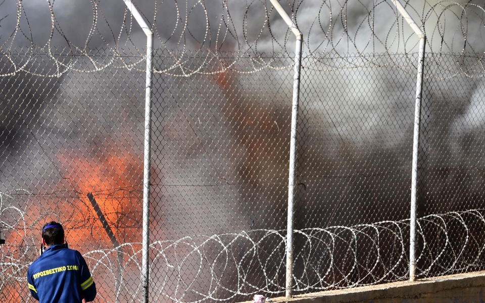 Fire breaks out at Samos refugee camp