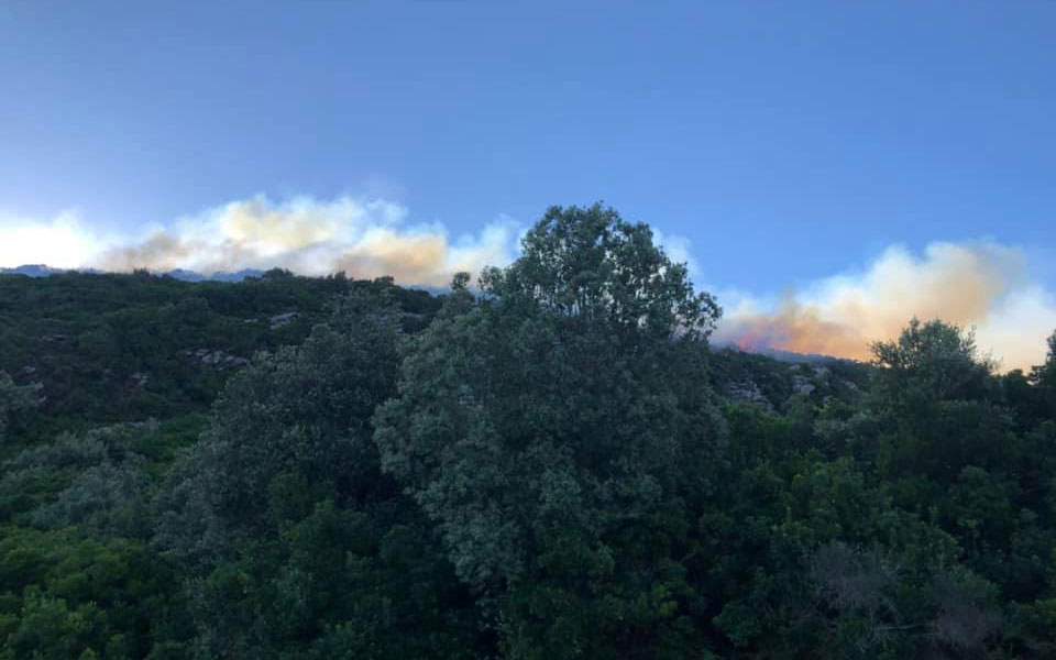 Six villages in Ikaria temporarily evacuated due to blaze