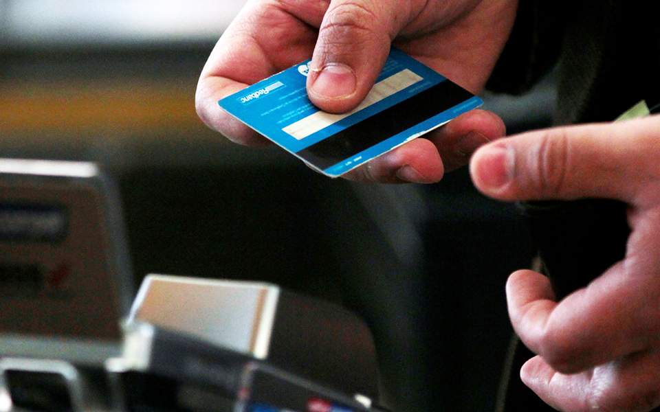 Thousands of Greek cards to be replaced in travel website data breach