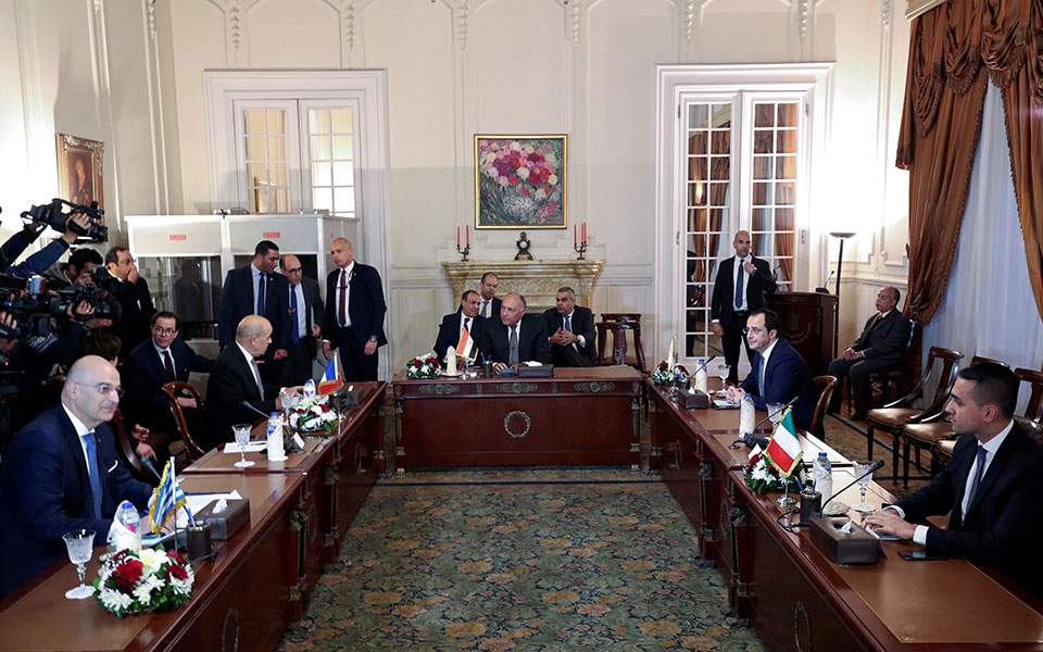 Foreign ministers discuss Libya crisis, EastMed in Cairo