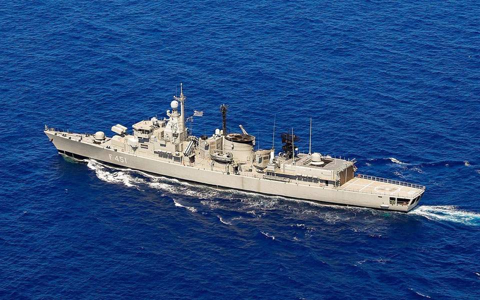 Defense minister congratulates frigate captain, confirming Greek-Turkish ship collision