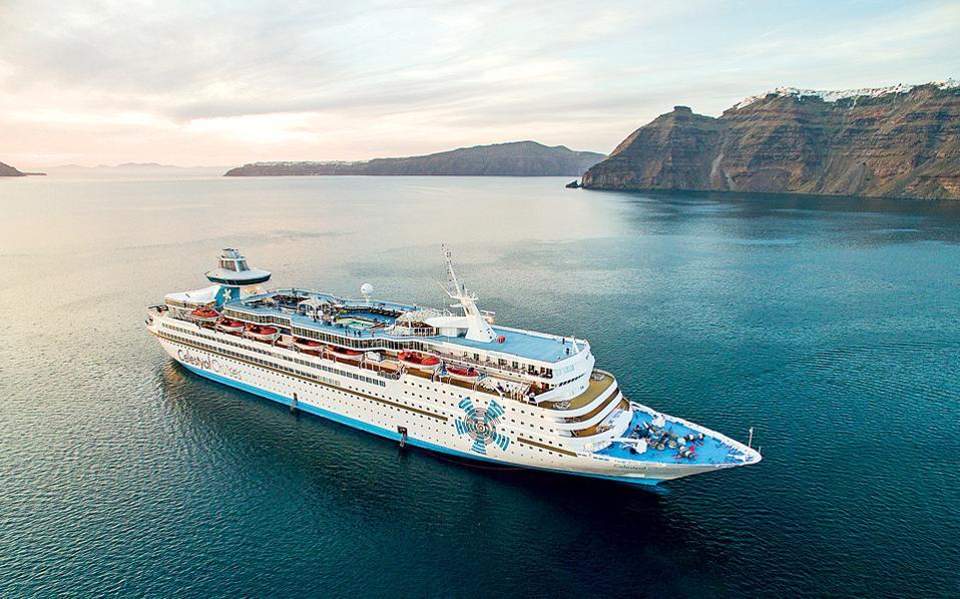 Large cruise liners will test all passengers, crew
