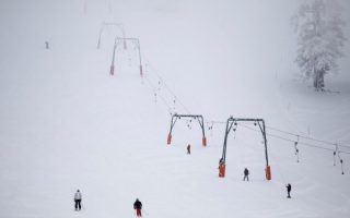 Government mulling travel between regions for reopening of ski resorts