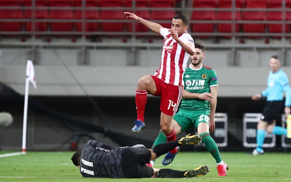 Olympiakos settles for home draw with Wolves