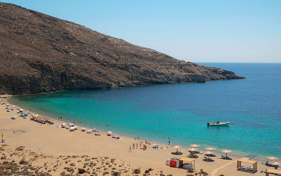 Bid to create Greece’s first ‘smoke-free’ beach