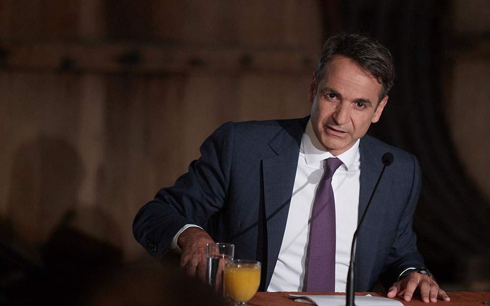 Mitsotakis promises farmers lower income tax