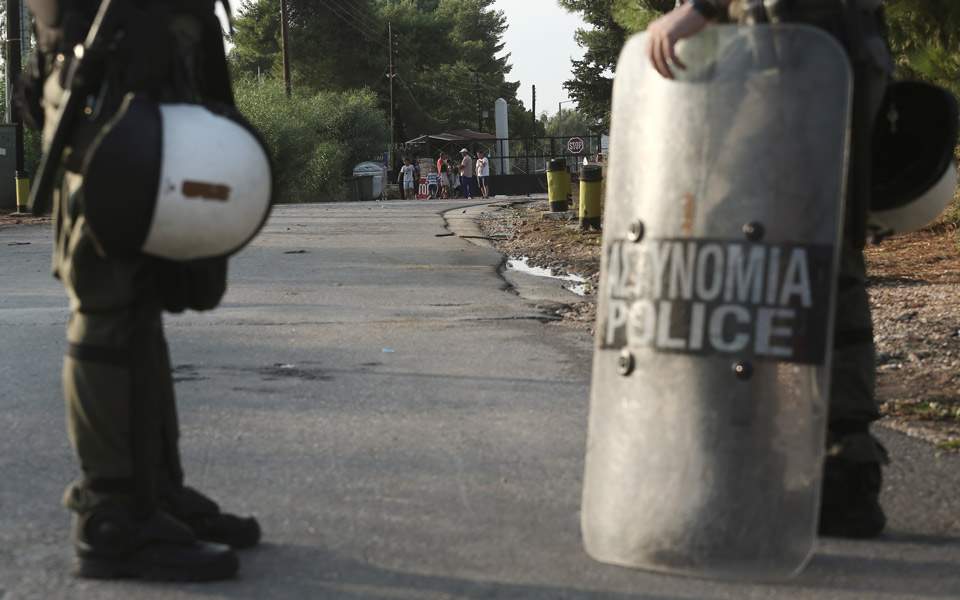 Man reported killed during migrant camp brawl north of Athens