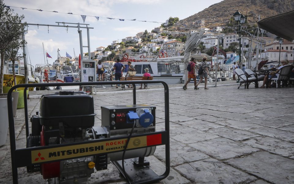 Hydra mayor: Power and water supply to be restored Monday
