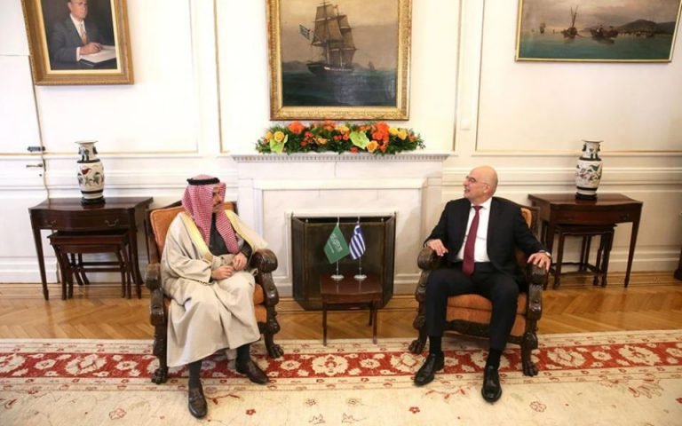 Foreign minister speaks with Saudi counterpart