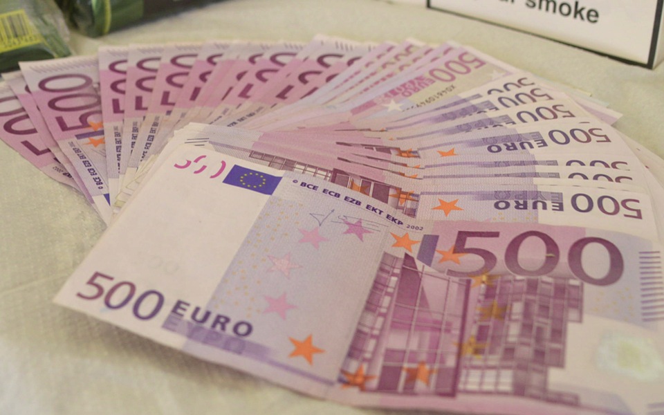 Exchanging a 500-euro note with smaller bills can set you back five euros