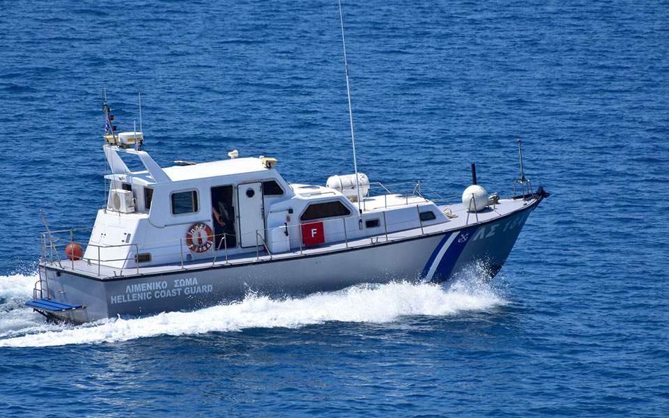 Storm wreaks damage in central Lesvos, three in fishing boat rescued