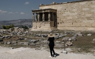 Kikilias: Greece to be open 12 months a year for tourists