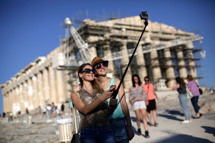 After refugees, Greece now awaits the tourists Turkey is losing