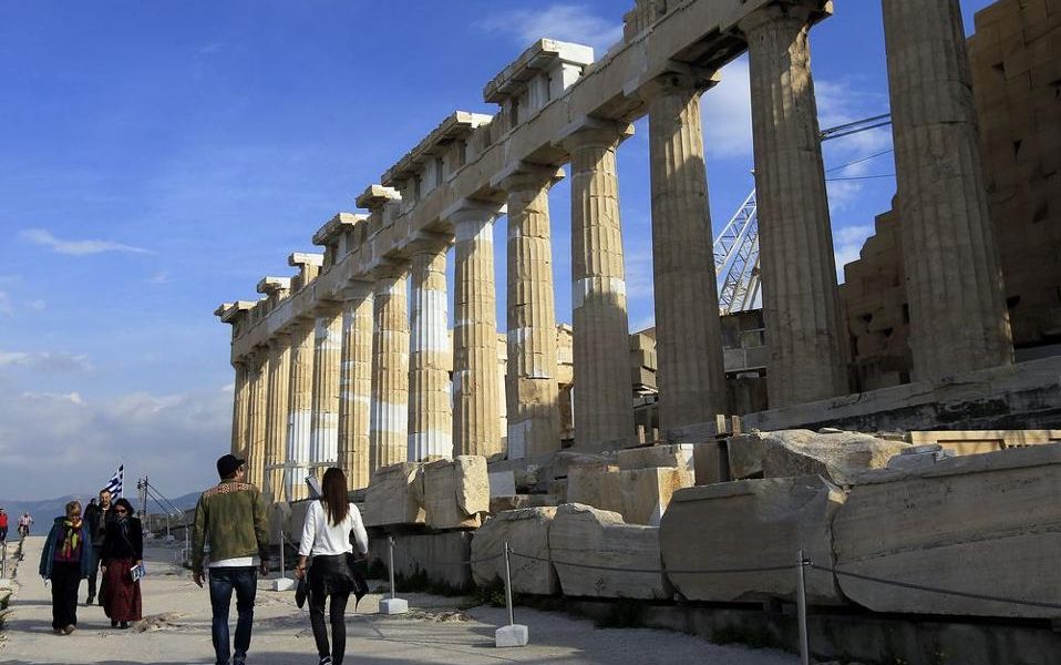 Greek business, tourism groups warn deal needed