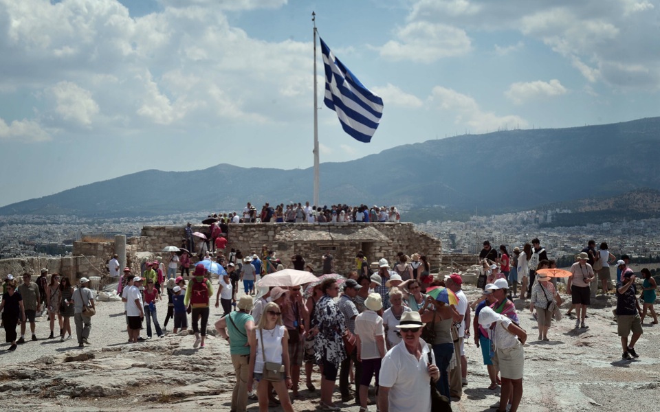 Guardian criticized over Greek crisis tour