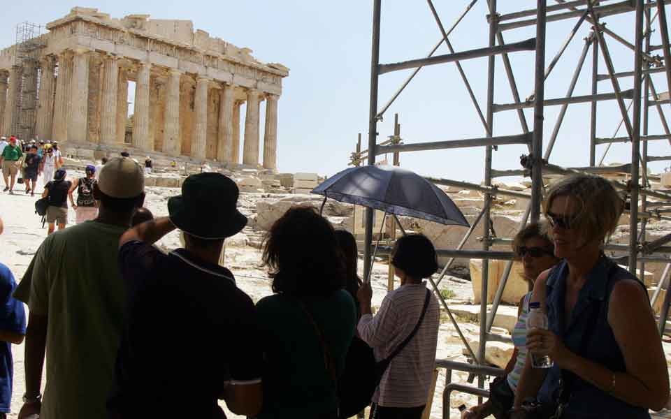 Greece hosts over 30 million tourists in 2018