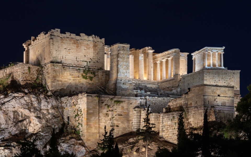 Acropolis showcased by new lighting system [Video]