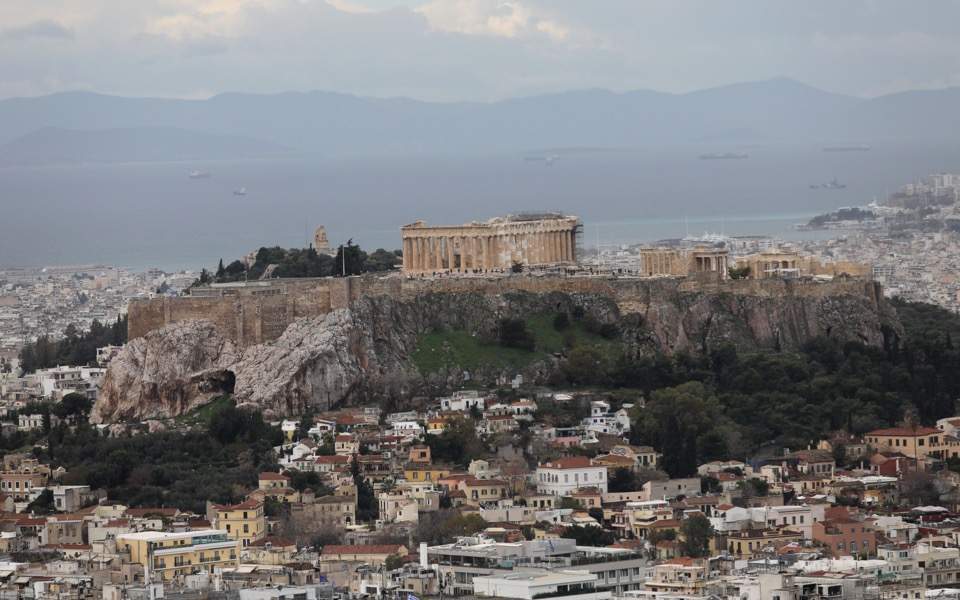 Ministry suspends new building licenses near Acropolis amid controversy