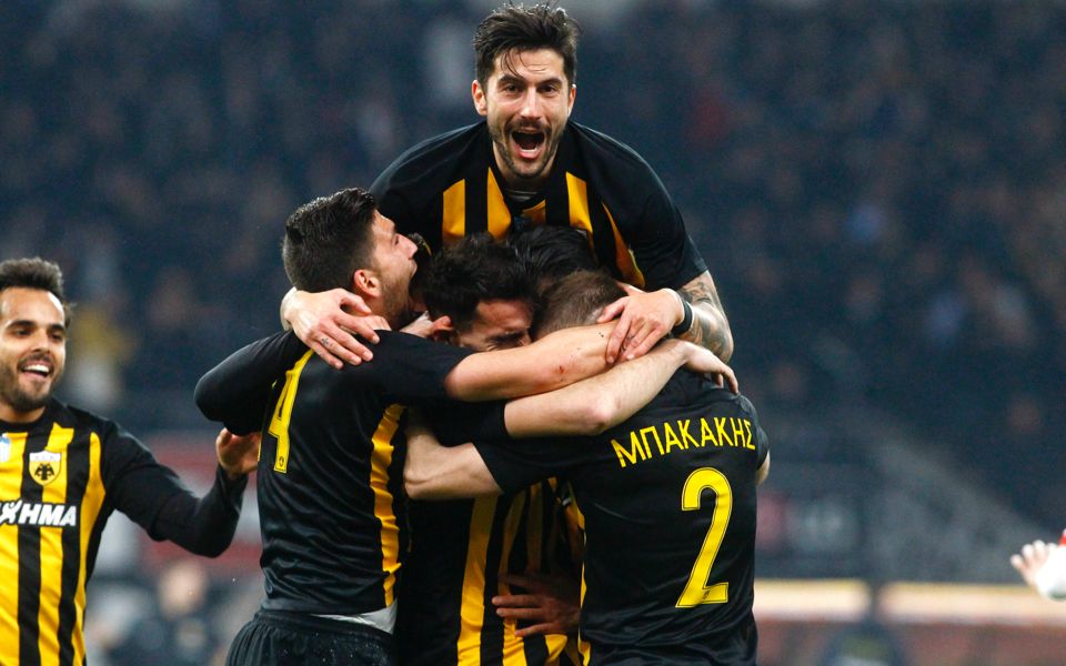 AEK gets the better of Olympiakos again, ousting it from the Cup