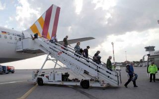 Arrivals at Greek airports rise 10 percent