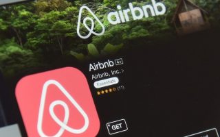Greek hosts eye share of Airbnb payout