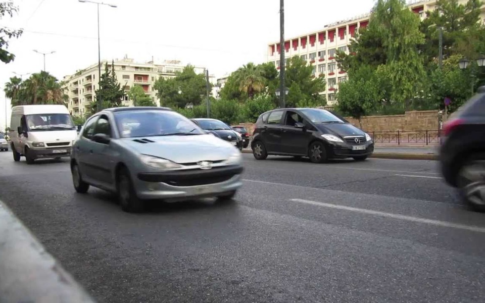 Footbridges to be built over busy Athens roads
