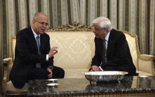 Incoming Israeli ambassador presents credentials to Pavlopoulos