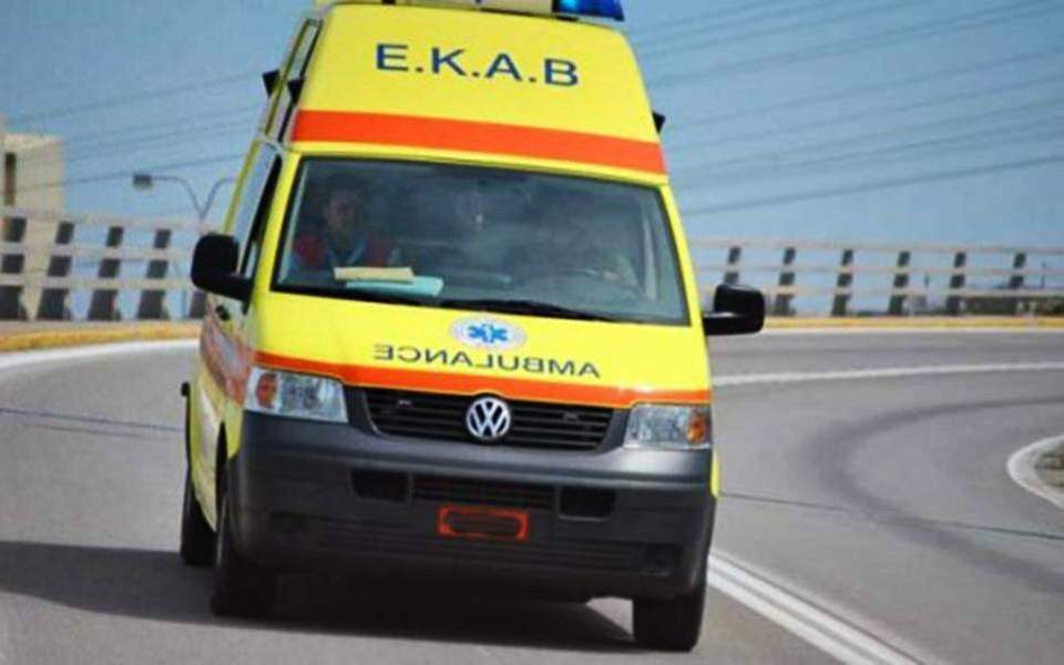 Suspected migrant car crash in Greece kills 2, injures 6