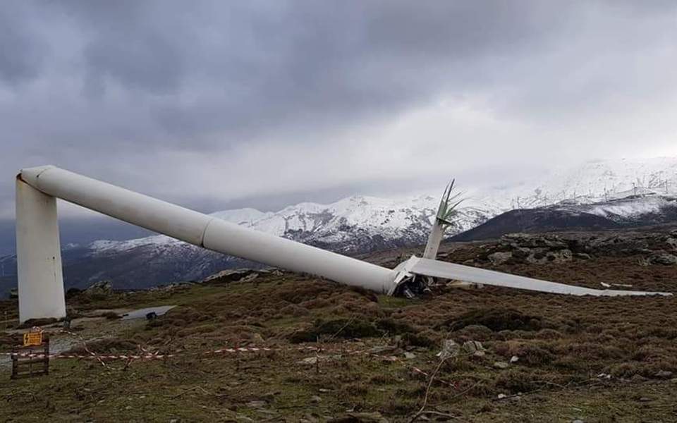 Gale-force winds destroy wind turbines in Evia